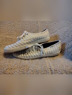 Keds Sneakers Tennis Shoes White and Gold Women's Juniors size 6